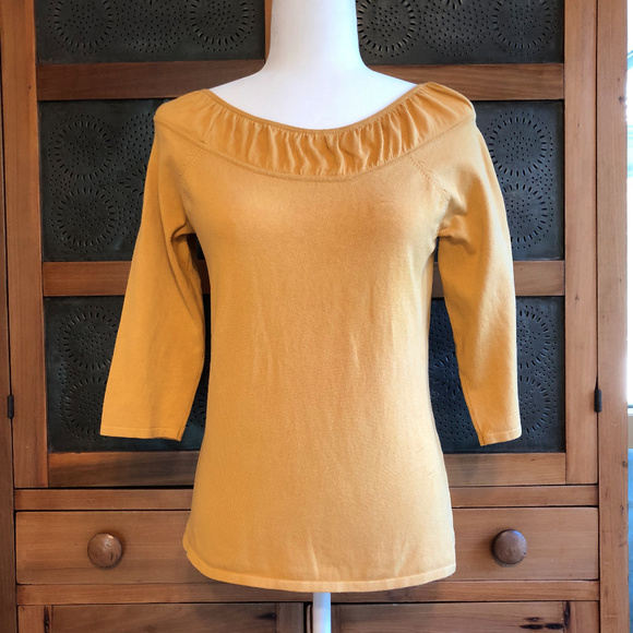 Isabella DeMarco Sweater - Lovely Neckline - Picture 2 of 4